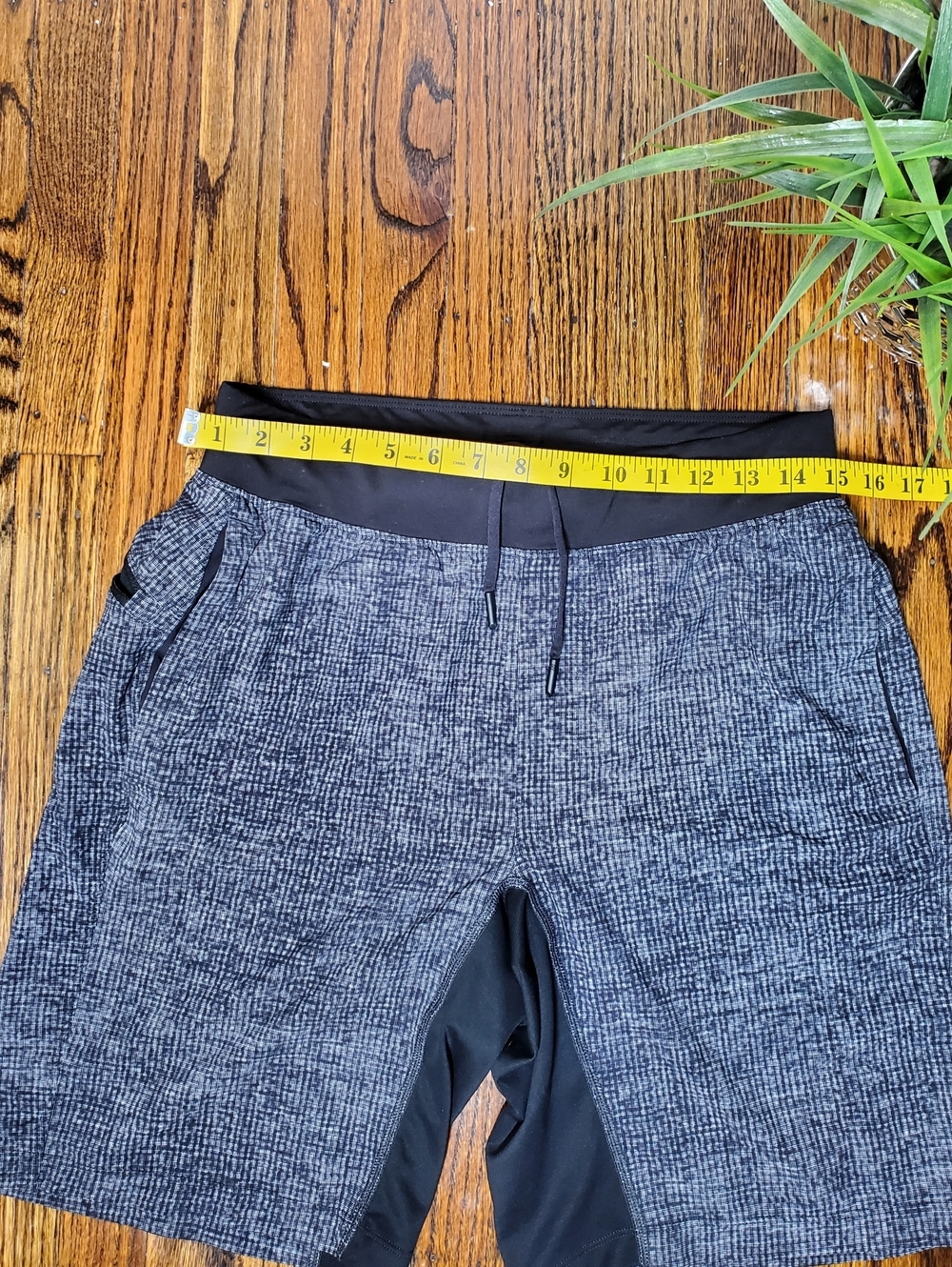 Lululemon Men's T.H.E Short Luxtreme Liner 9"  Grey Athletic with Black Sz M - Picture 12 of 16